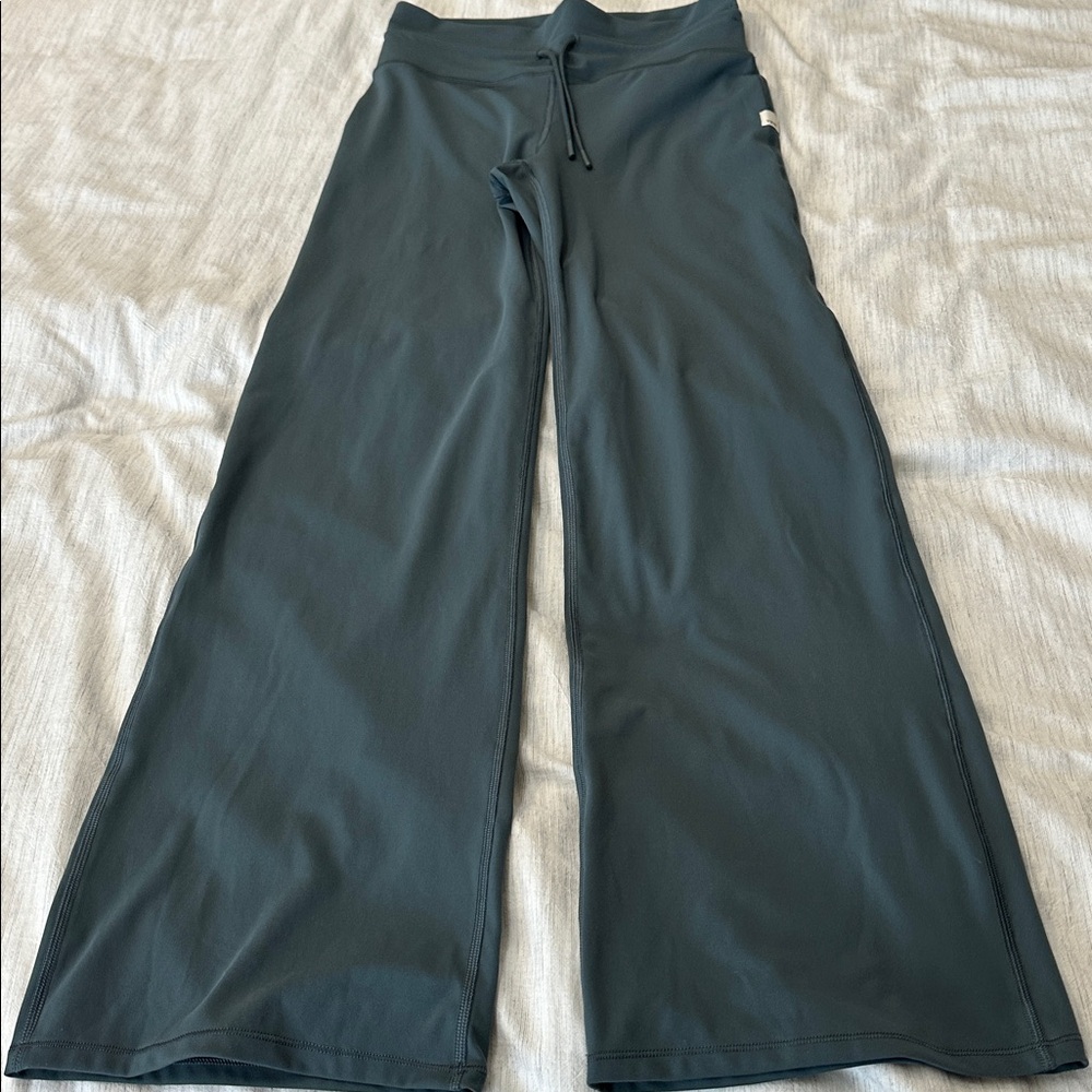 Vuori Women’s Daily WideLeg  Pants - Picture 2 of 5